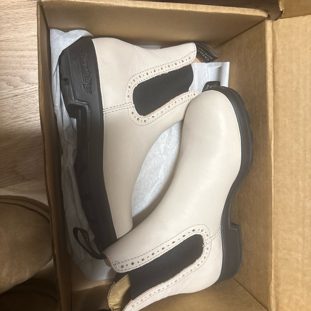 Blundstone Pearl boots - new